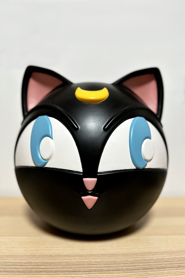 SAILOR-MOON-X-JIMMY-CHOO-POP-UP-MOON-CARRUSEL-02